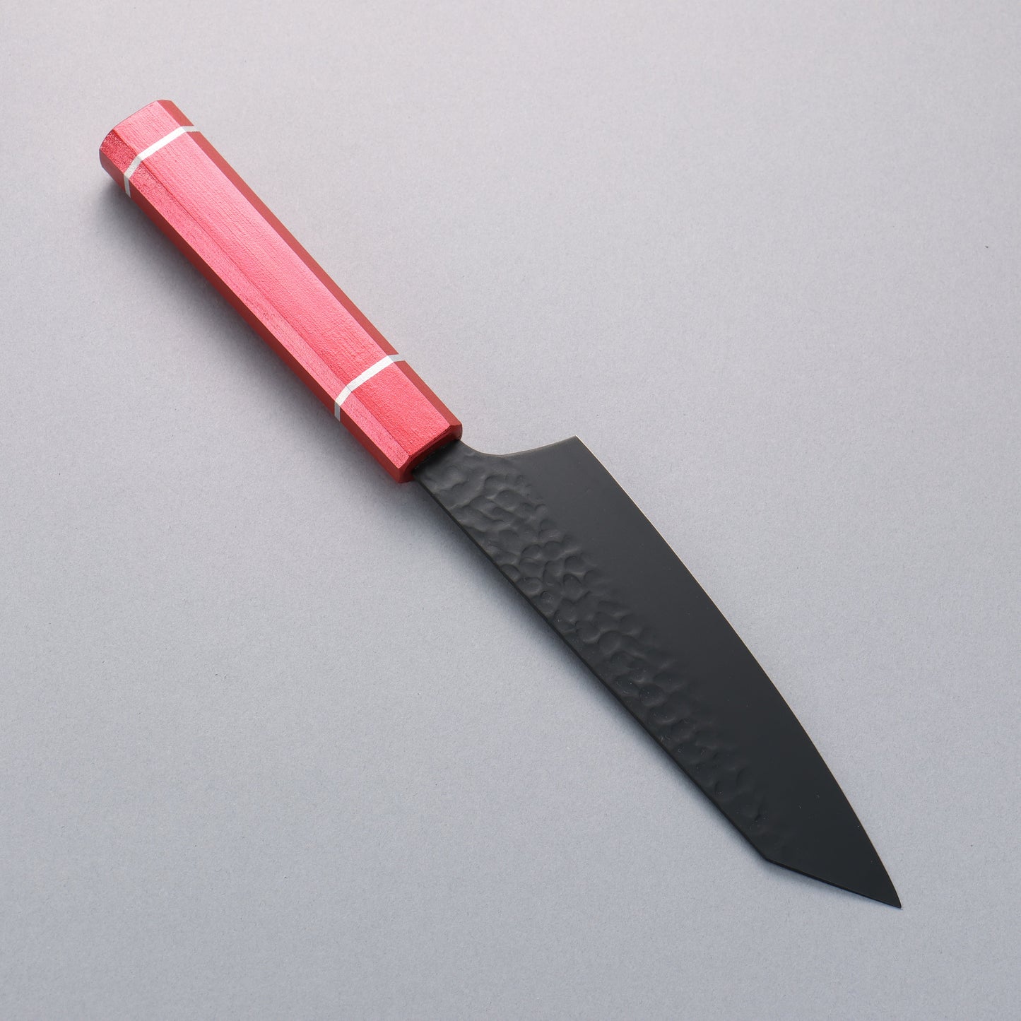 堺 孝行 黒影 V金10号 鎚目 テフロン加工 剣型三徳包丁 160mm 樫の木漆塗り(皇赤)柄 - 清助刃物