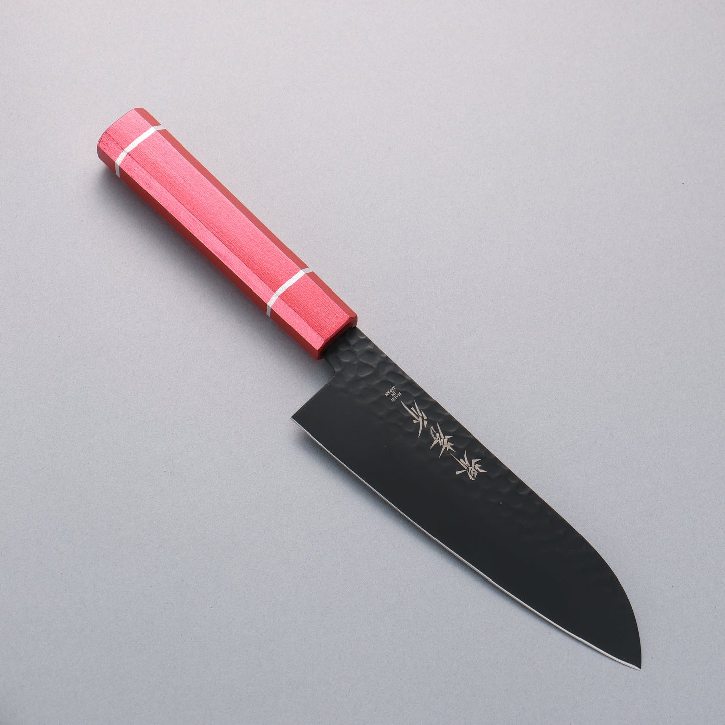堺 孝行 黒影 V金10号 鎚目 テフロン加工 三徳包丁 170mm 樫の木漆塗り(皇赤)柄 - 清助刃物