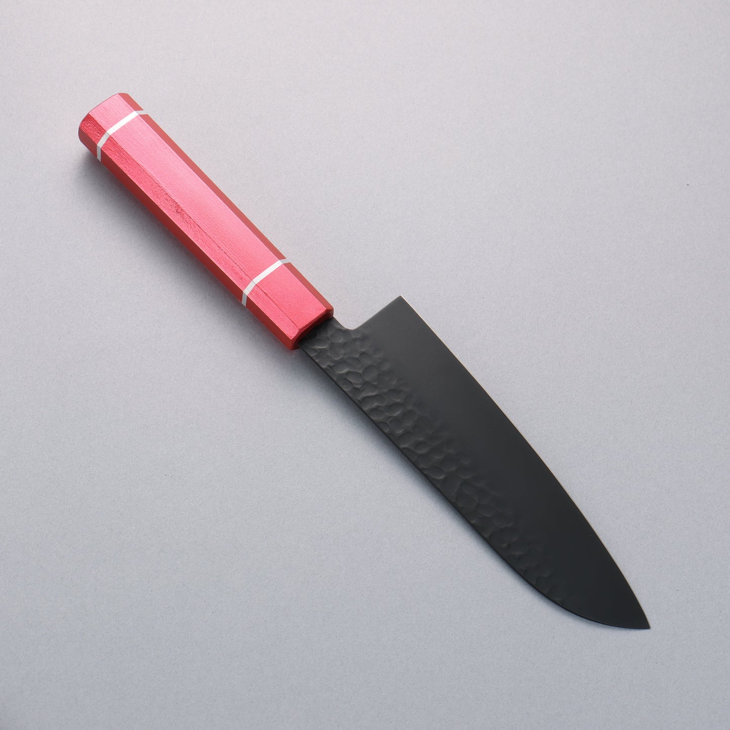 堺 孝行 黒影 V金10号 鎚目 テフロン加工 三徳包丁 170mm 樫の木漆塗り(皇赤)柄 - 清助刃物