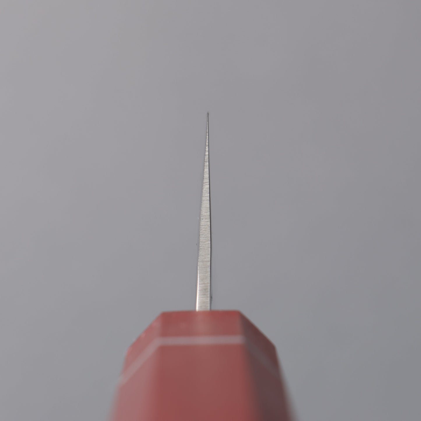 堺 孝行 V金10号 33層ダマスカス 剣型三徳包丁 160mm 樫の木漆塗り(皇赤)柄 - 清助刃物