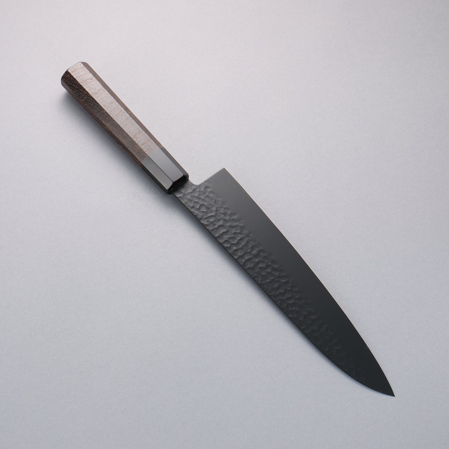 堺 孝行 黒影 V金10号 鎚目 テフロン加工 牛刀包丁 240mm ウエンジ柄 - 清助刃物