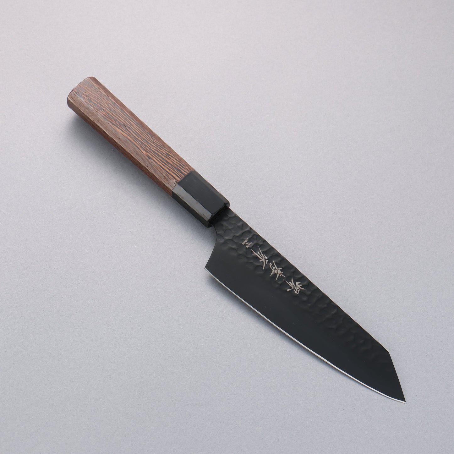 堺 孝行 黒影 V金10号 鎚目 テフロン加工 剣型三徳包丁 160mm ウエンジ柄 - 清助刃物