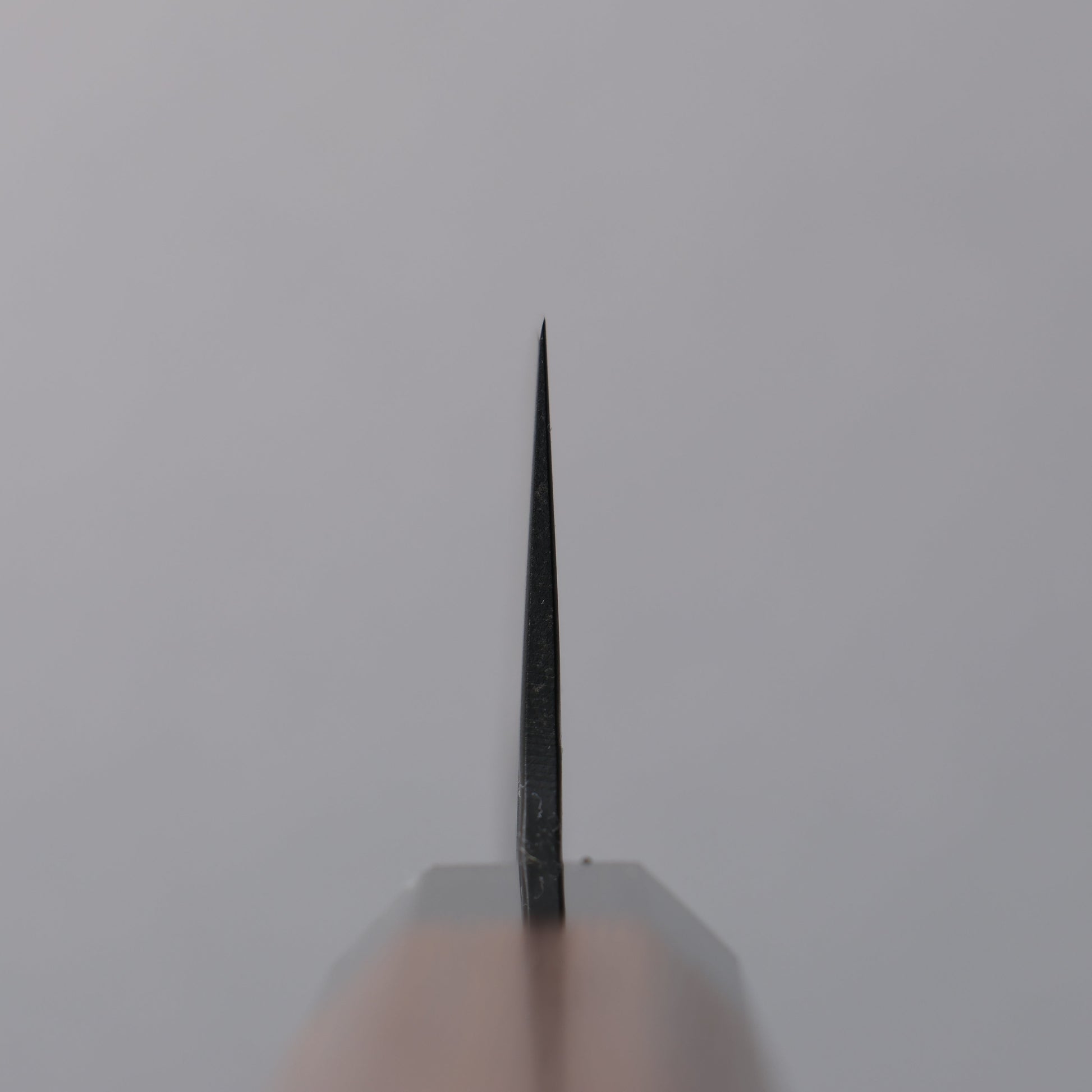 堺 孝行 黒影 V金10号 鎚目 テフロン加工 剣型三徳包丁 160mm ウエンジ柄 - 清助刃物