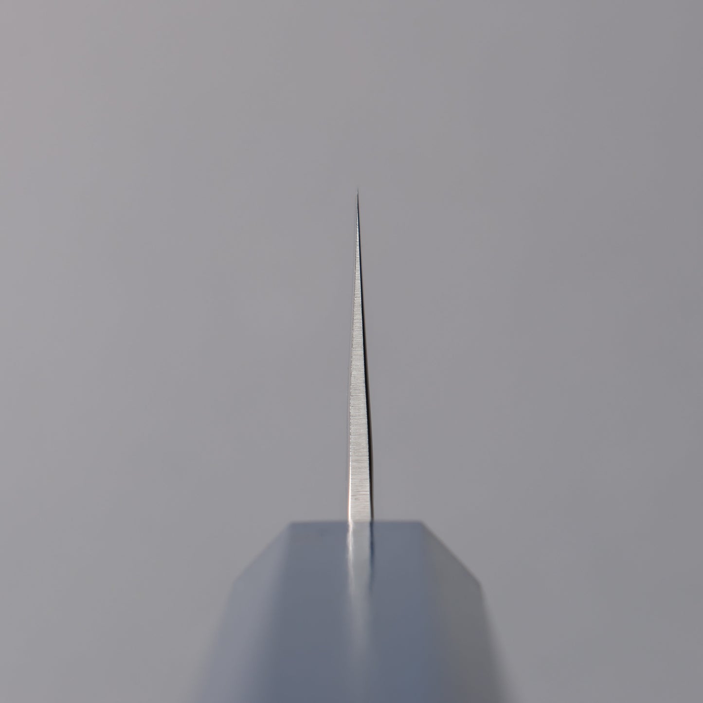 堺 孝行 V金10号 33層ダマスカス 剣型三徳包丁 160mm 樫の木漆塗り(彩石)柄 - 清助刃物