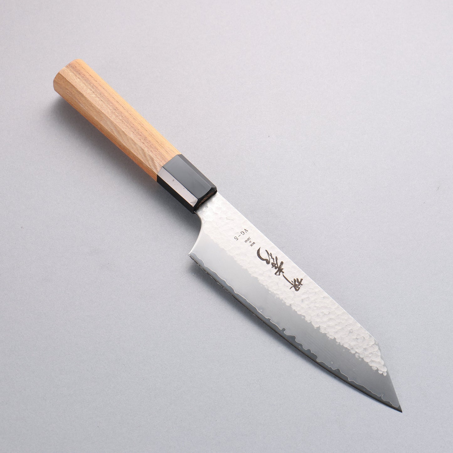 堺 孝行 V金5号 鎚目 文化包丁 170mm 朴 (口輪:黒プラスチック)柄 Kataoka - 清助刃物
