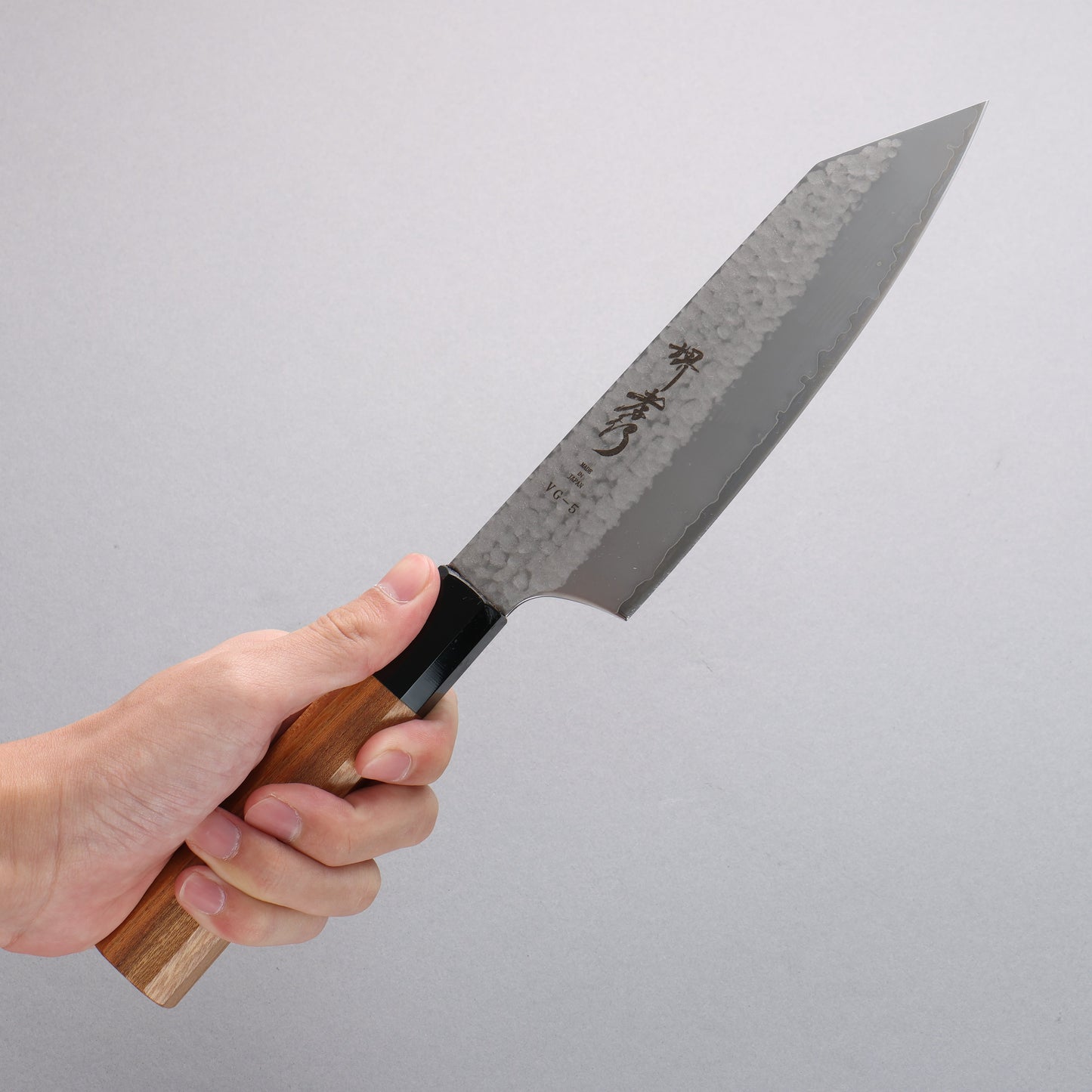 堺 孝行 V金5号 鎚目 文化包丁 170mm 朴 (口輪:黒プラスチック)柄 Kataoka - 清助刃物