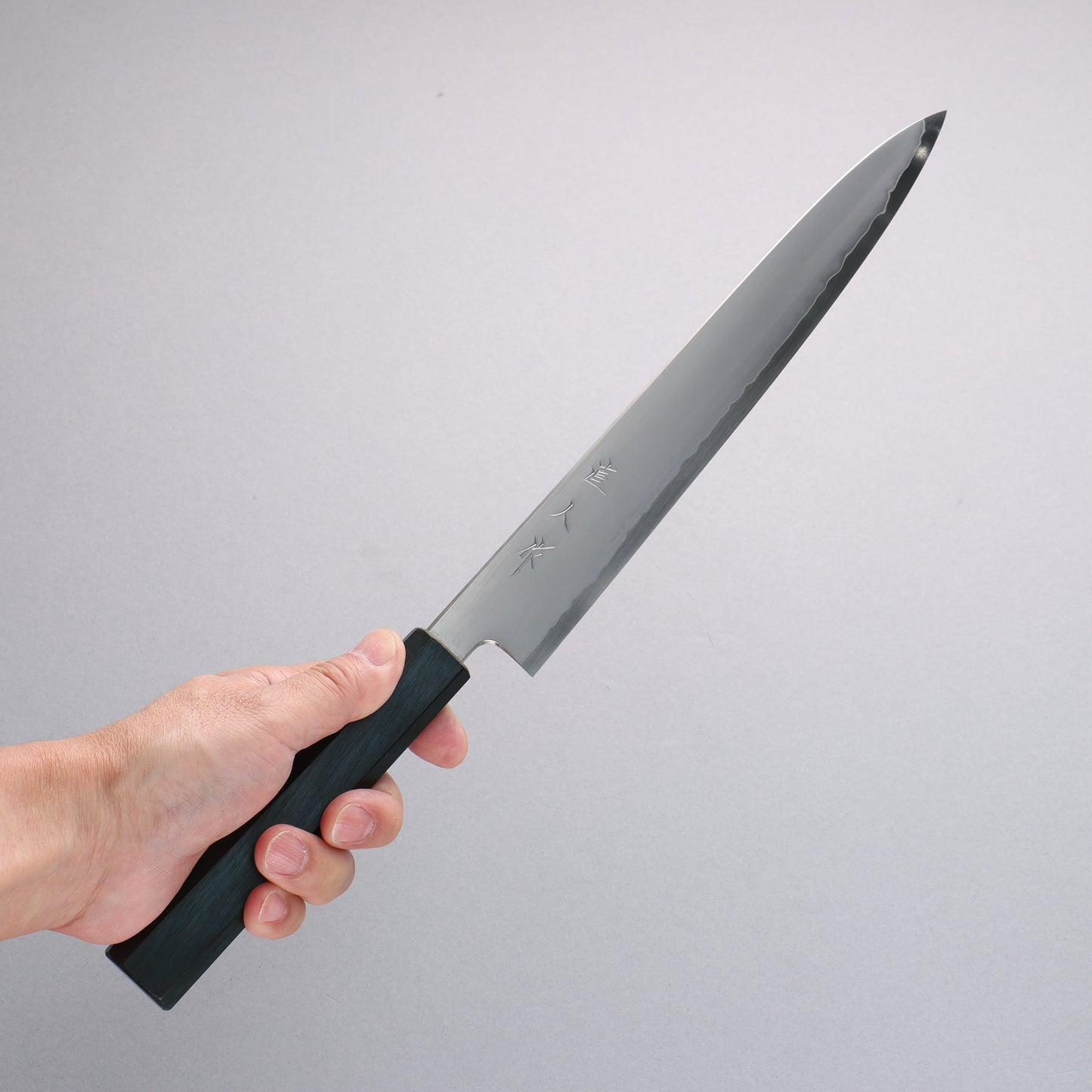 明神直人 SG2 霞研 筋引包丁 240mm 樫 (藍染め)柄 - 清助刃物