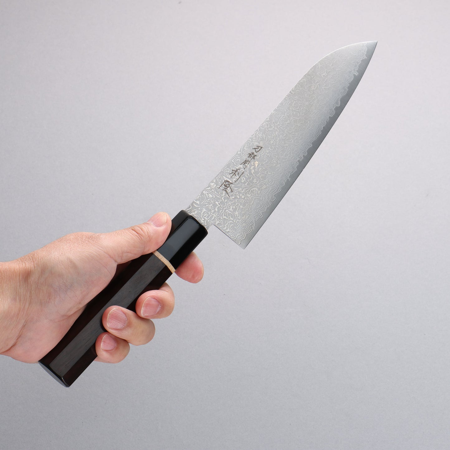 利隆 清助 V金10号 65層ダマスカス 三徳包丁 180mm 黒檀 (メープルリング 水牛口輪)柄 - 清助刃物