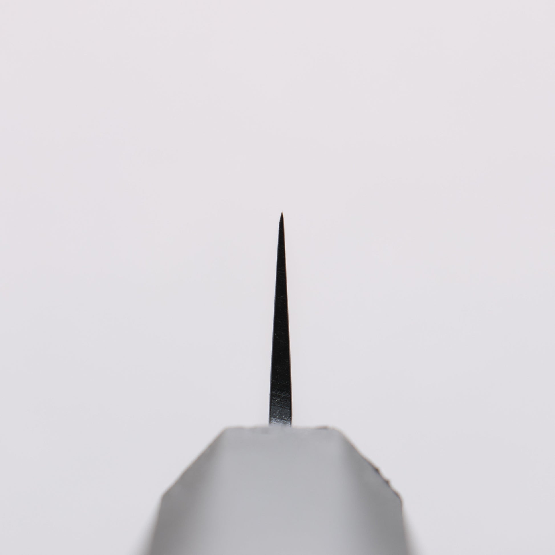 堺 孝行 黒影 V金10号 鎚目 テフロン加工 筋引包丁 240mm 黒漆塗り柄 - 清助刃物