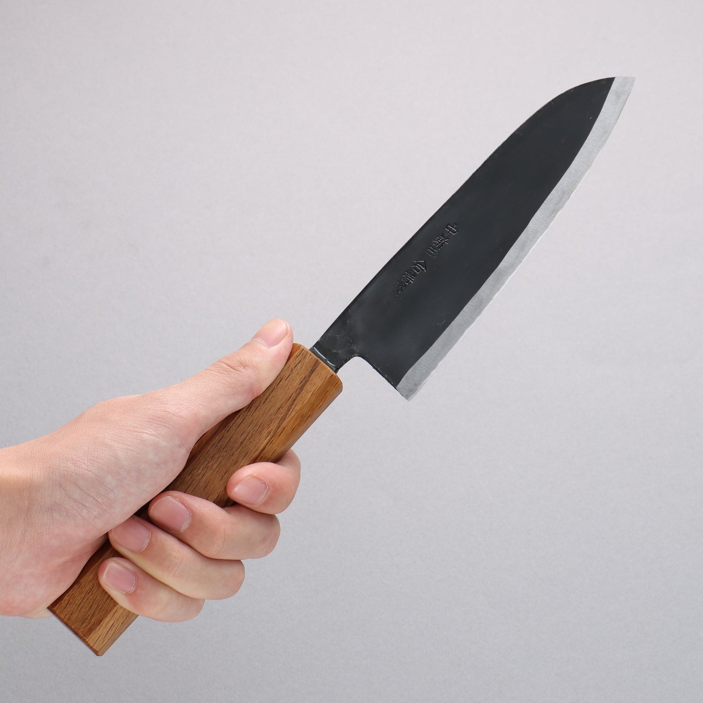 中新田 白ニ鋼 黒仕上げ 三徳包丁 150mm 樫柄 - 清助刃物
