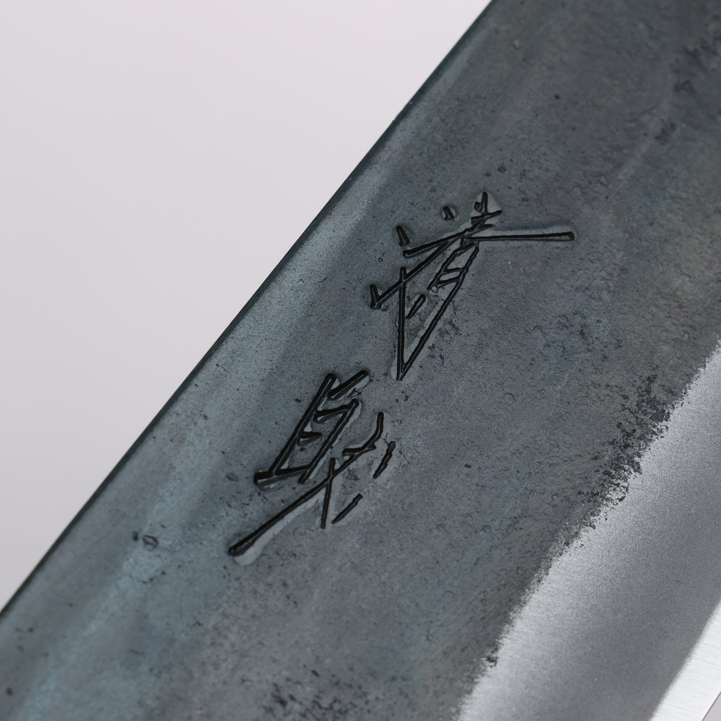 清助 青スーパー鋼 黒仕上げ 切付牛刀包丁 240mm 朴 (口輪:黒檀)柄 - 清助刃物