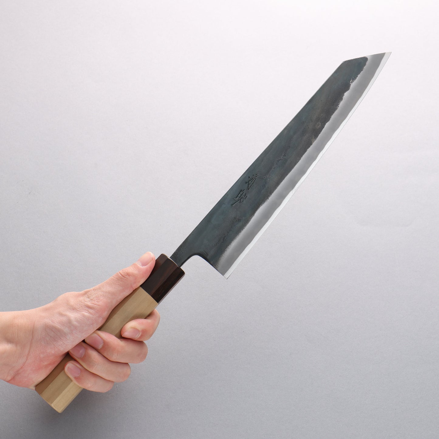 清助 青スーパー鋼 黒仕上げ 切付牛刀包丁 240mm 朴 (口輪:黒檀)柄 - 清助刃物