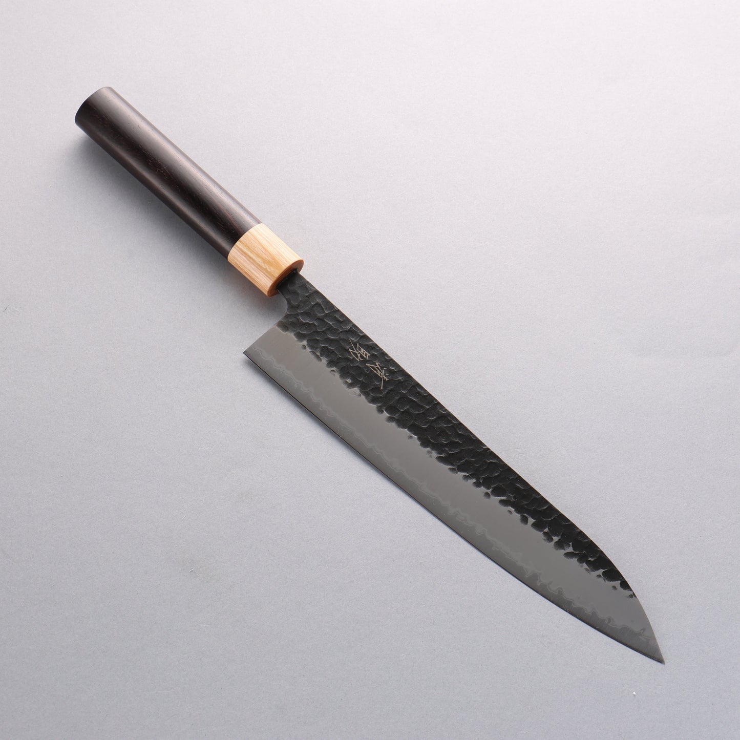 清助 紫檀 青スーパー鋼 鎚目 黒打 牛刀包丁 240mm 紫檀柄 - 清助刃物