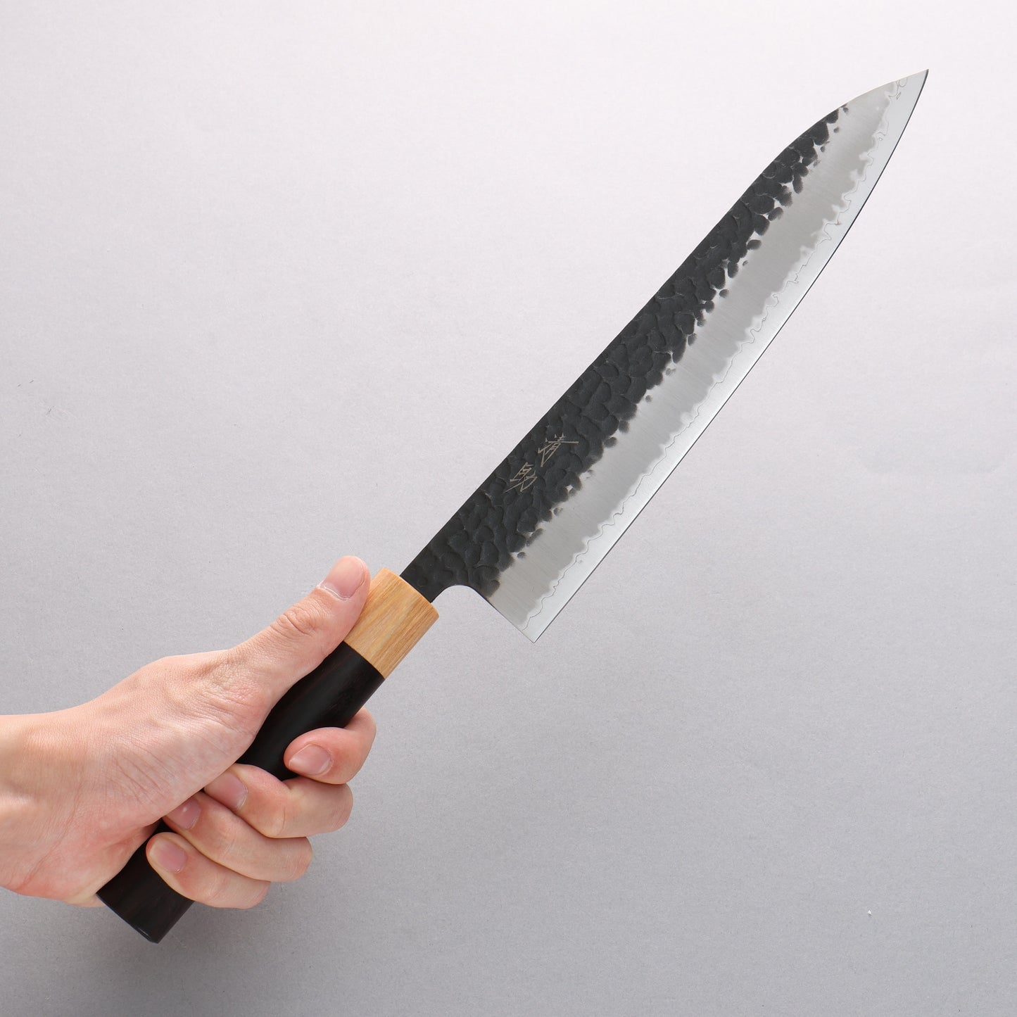 清助 紫檀 青スーパー鋼 鎚目 黒打 牛刀包丁 240mm 紫檀柄 - 清助刃物