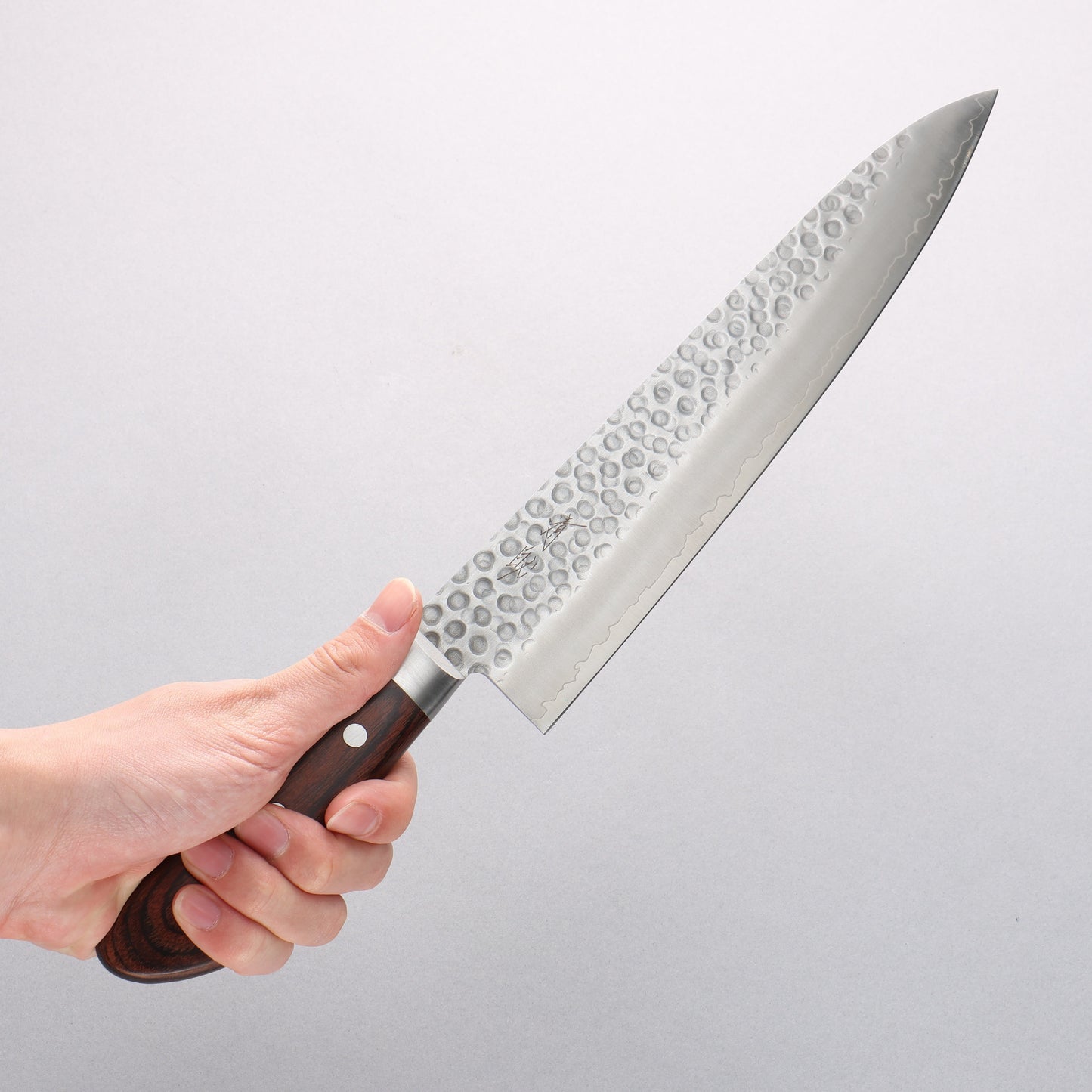 清助 スウェーデン鋼 鎚目 牛刀包丁 240mm マホガニー柄 - 清助刃物