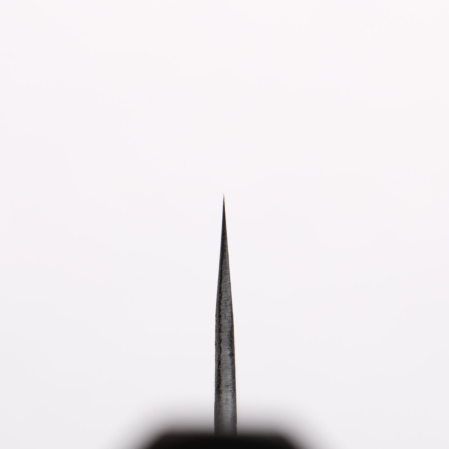 田中 誠貴 鉄火 青ニ鋼 黒打 鎚目(角) 切付牛刀包丁 180mm ウォルナット柄 - 清助刃物