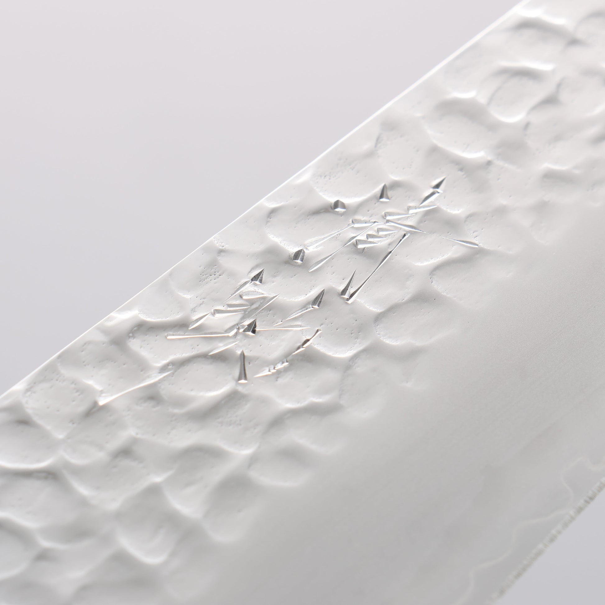 清助 青槌 AUS10 鎚目 切付三徳包丁 195mm 合板 (紺色)柄 - 清助刃物