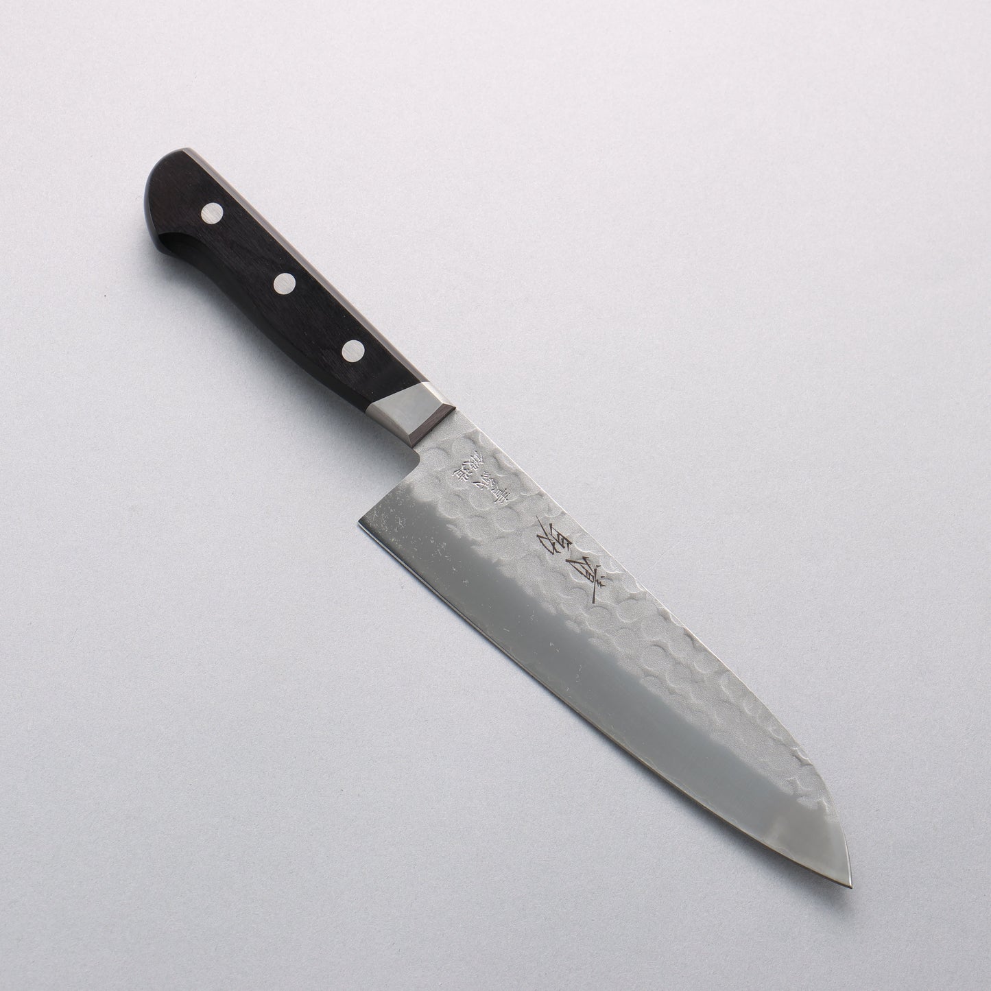 清助 青ニ鋼 梨地 鎚目 三徳包丁 180mm 黒合板柄 - 清助刃物