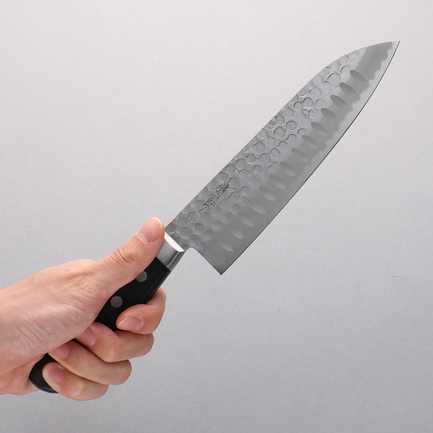 清助 青紙 鎚目 リブ付 三徳包丁 180mm 黒合板柄 - 清助刃物