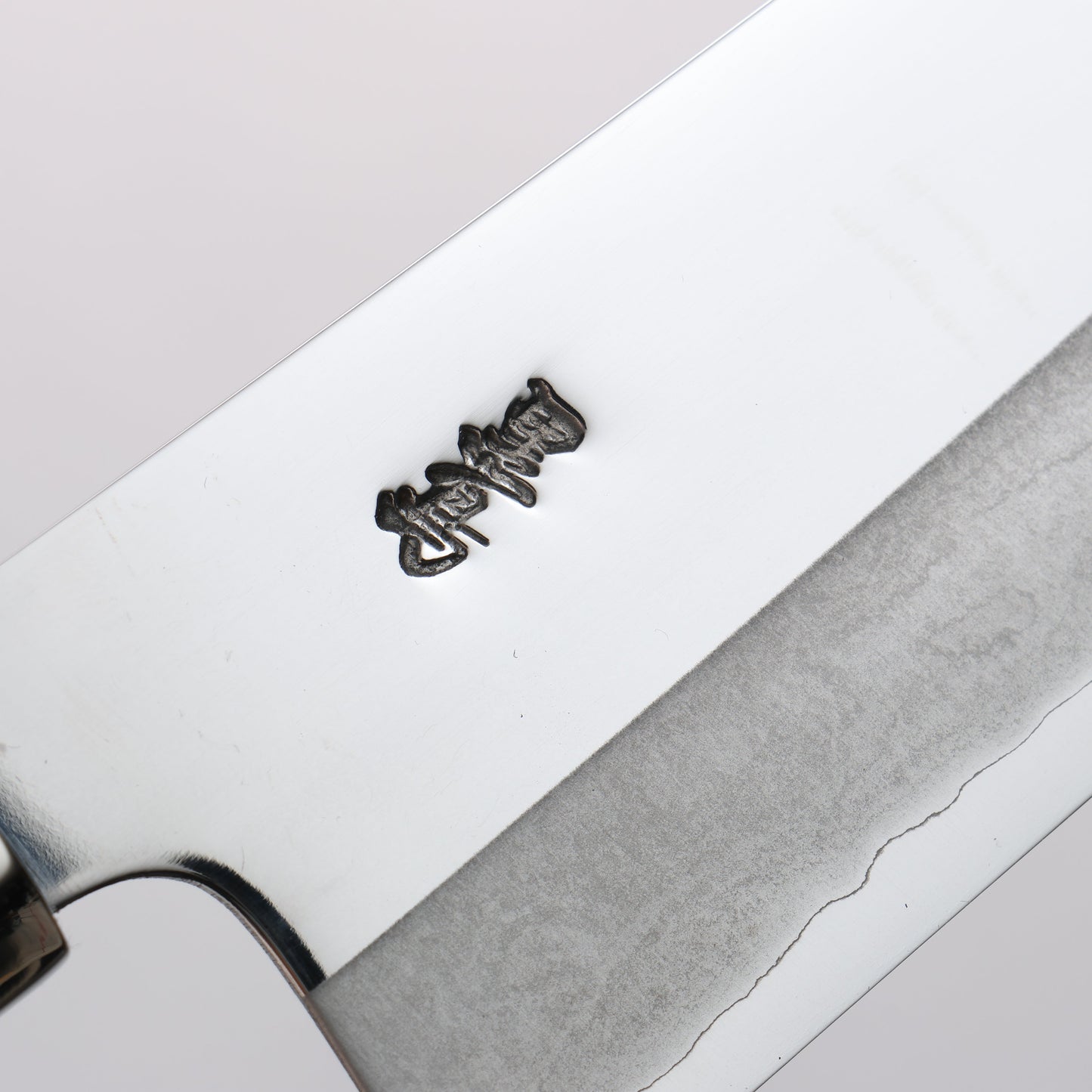 黒鳥 銀三鋼 磨き仕上げ 牛刀包丁 210mm ウォルナット柄 - 清助刃物