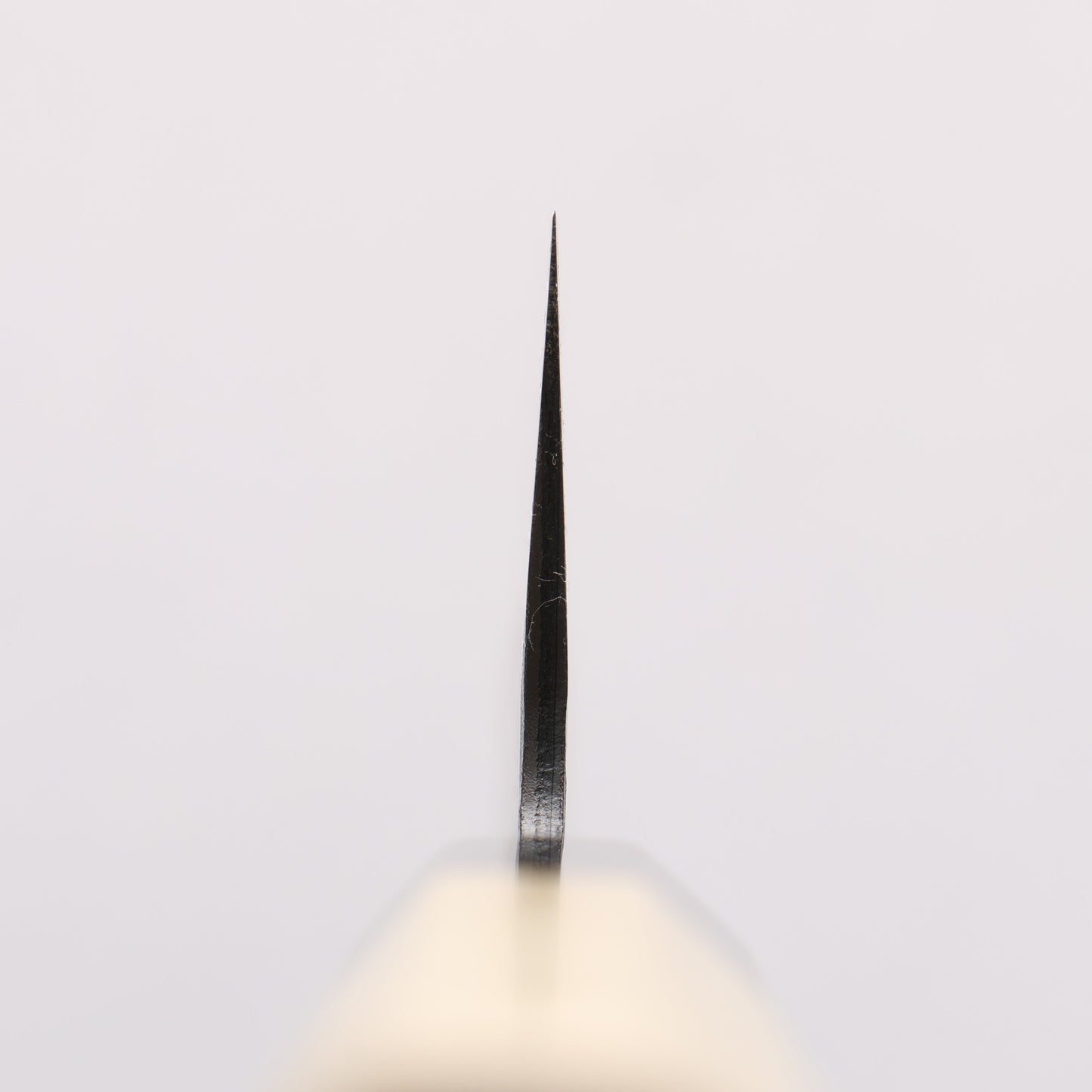 翁流 青スーパー鋼 鎚目 黒仕上げ 切付牛刀包丁 210mm 朴柄 - 清助刃物