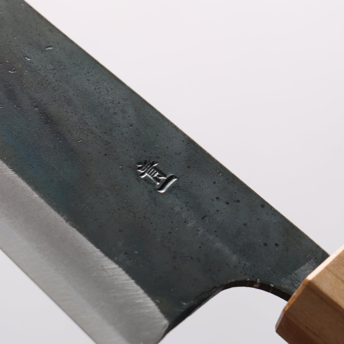 清助 青一鋼 黒仕上げ 三徳包丁 165mm 焼栗 (口輪:サクラ)柄 - 清助刃物