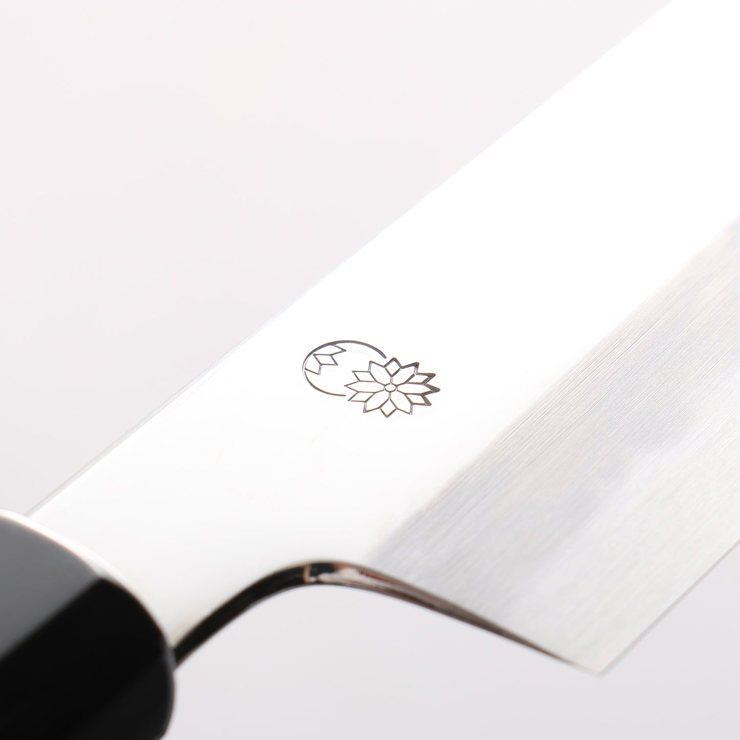 重陽 白鋼 鏡面仕上げ 切付牛刀包丁  210mm 朴柄