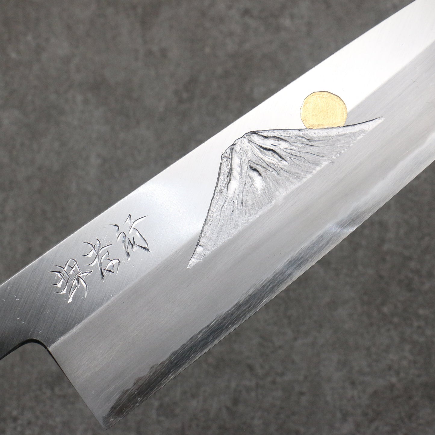 堺 孝行 窪田金彫刻 富士と夕焼 青ニ鋼 牛刀包丁 270mm 朴 (口輪:水牛)柄 - 清助刃物