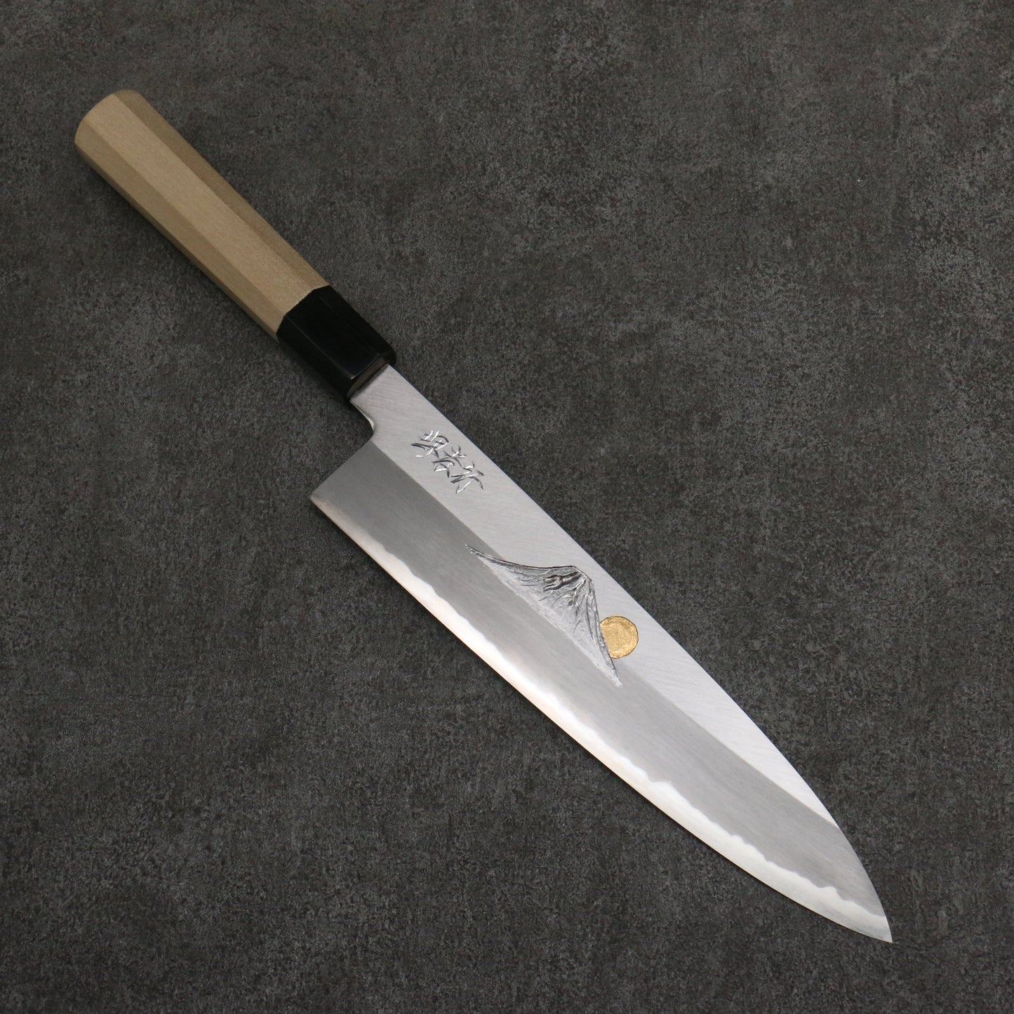 堺 孝行 窪田金彫刻 富士と夕焼 青ニ鋼 牛刀包丁 240mm 朴 (口輪:水牛)柄 - 清助刃物
