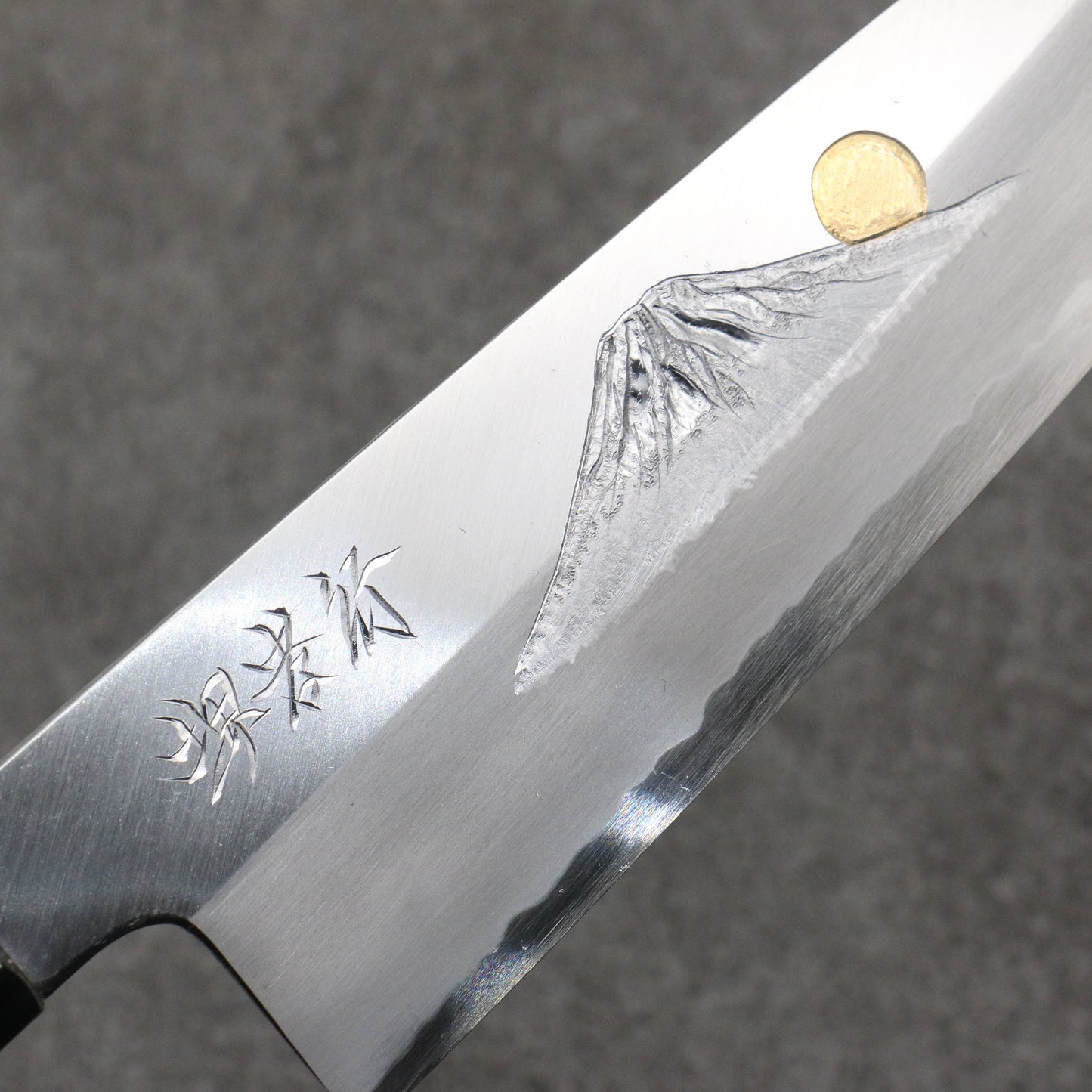 堺 孝行 窪田金彫刻 富士と夕焼 青ニ鋼 牛刀包丁 210mm 朴 (口輪:水牛)柄 - 清助刃物