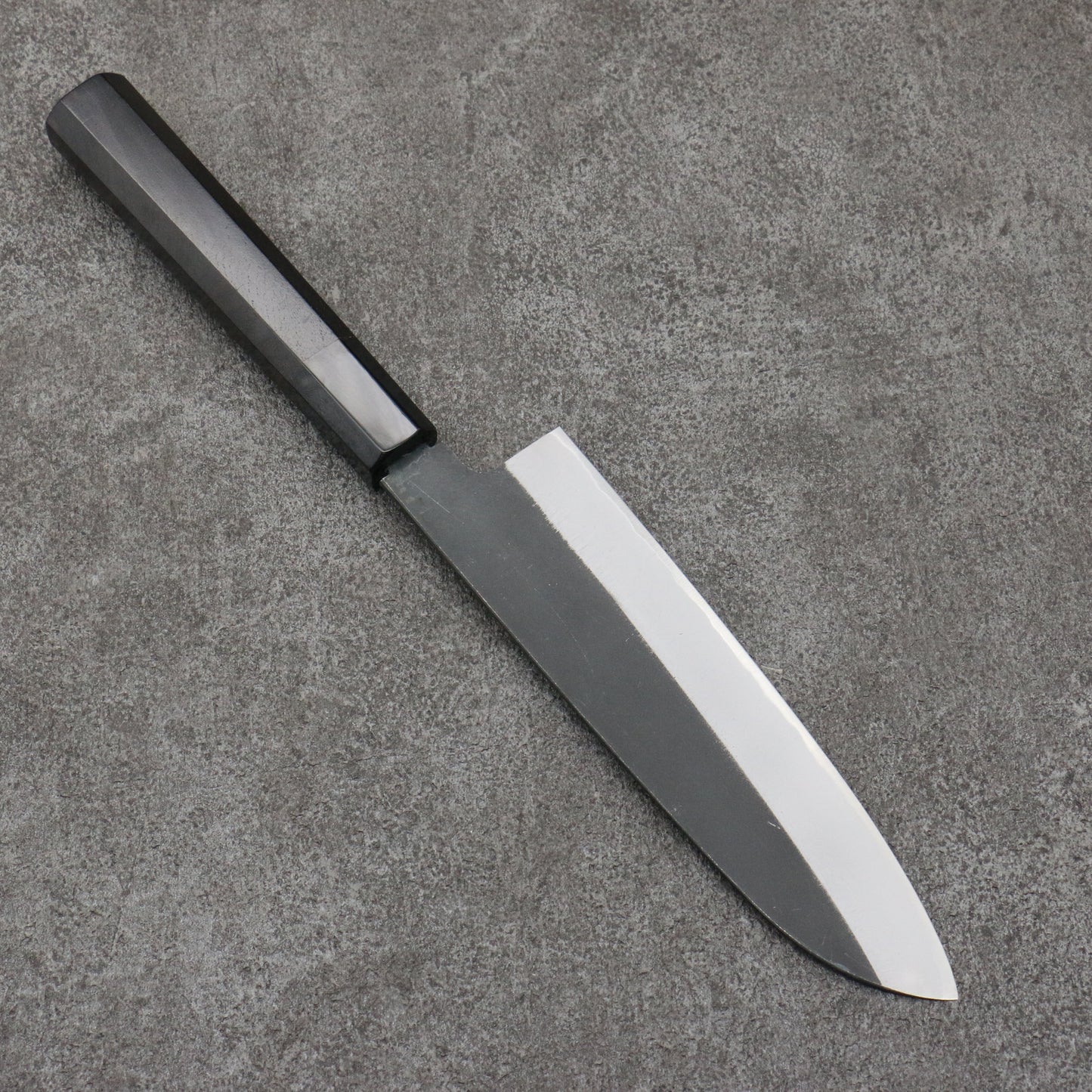 堺 孝行 窪田金彫刻 手鞠 白ニ鋼 黒仕上げ 三徳包丁 180mm 黒檀柄 - 清助刃物
