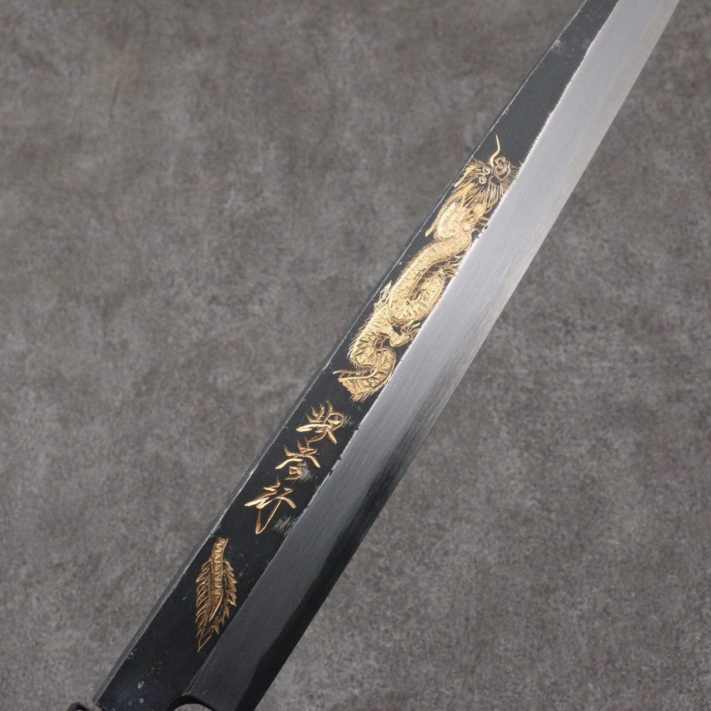 堺 孝行 窪田金彫刻 昇龍 白ニ鋼 黒仕上げ 柳刃包丁 300mm 黒檀柄 - 清助刃物