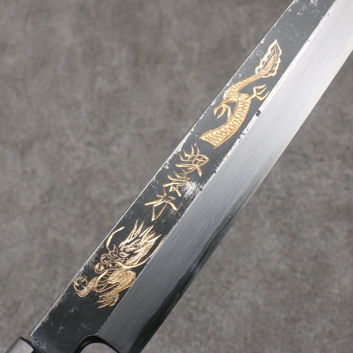 堺 孝行 窪田金彫刻 金龍 白ニ鋼 黒仕上げ 柳刃包丁 300mm 黒檀柄 - 清助刃物