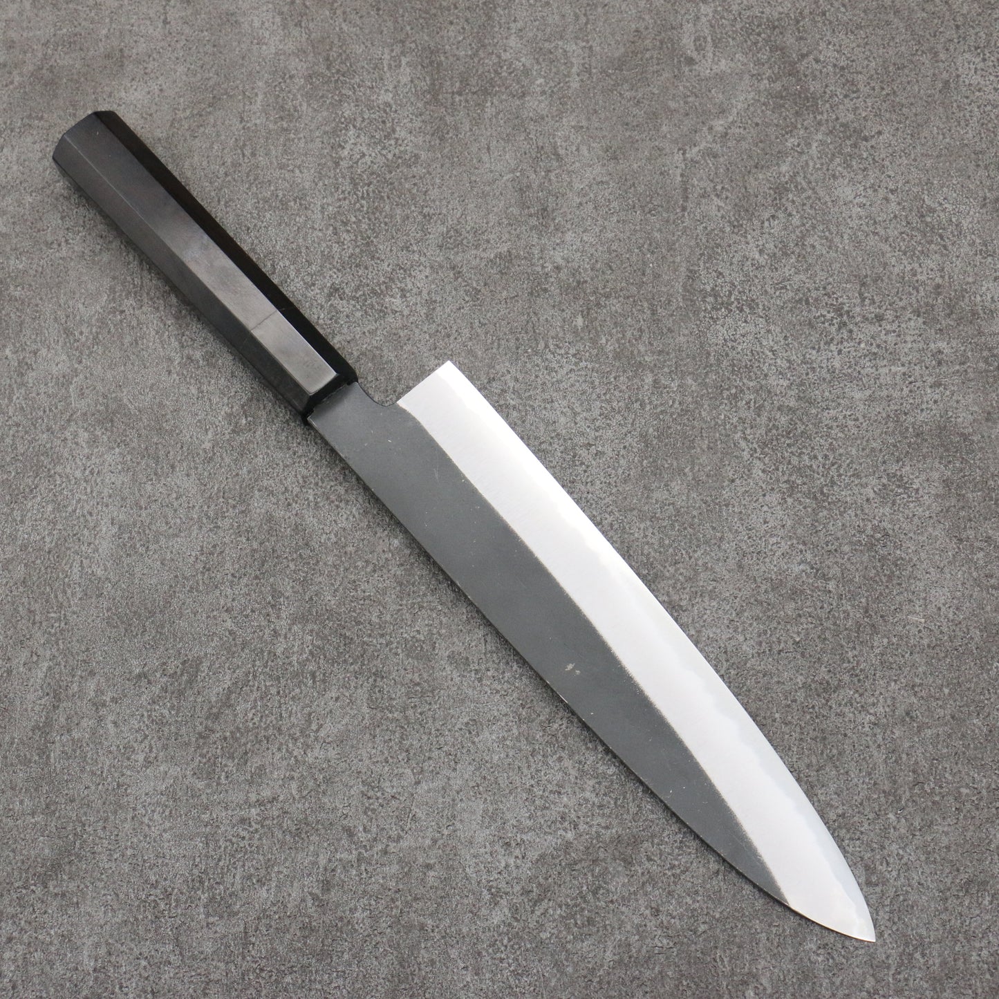 堺 孝行 窪田金彫刻 鳳凰 白ニ鋼 黒仕上げ 牛刀包丁 240mm 黒檀柄 - 清助刃物