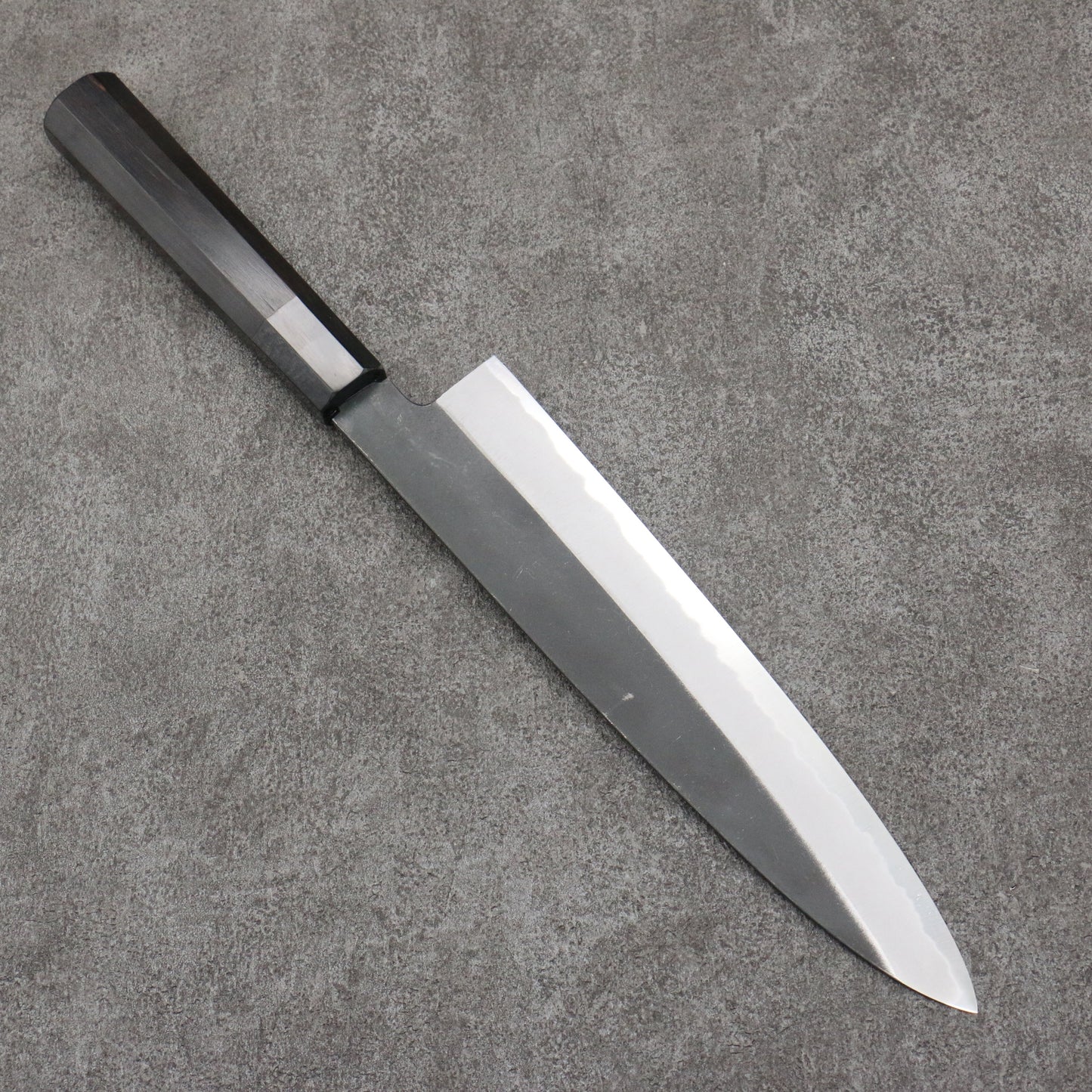 堺 孝行 窪田金彫刻 五重塔 白ニ鋼 黒仕上げ 牛刀包丁 240mm 黒檀柄 - 清助刃物