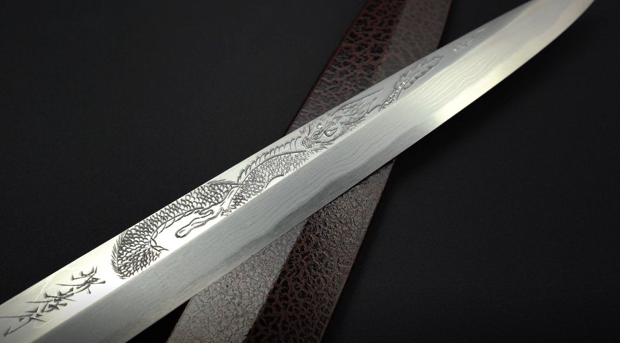 堺 孝行 天龍 うずしお 青ニ鋼 龍の彫刻入り 柳刃包丁 300mm 赤黒檀柄 鞘付き - 清助刃物