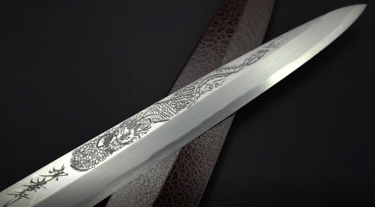 堺 孝行 天龍 うずしお 青ニ鋼 龍の彫刻入り 柳刃包丁 300mm 赤黒檀柄 鞘付き - 清助刃物