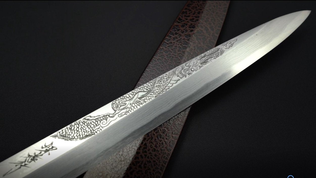 堺 孝行 天龍 うずしお 青ニ鋼 龍の彫刻入り 柳刃包丁 300mm 赤黒檀柄 鞘付き - 清助刃物