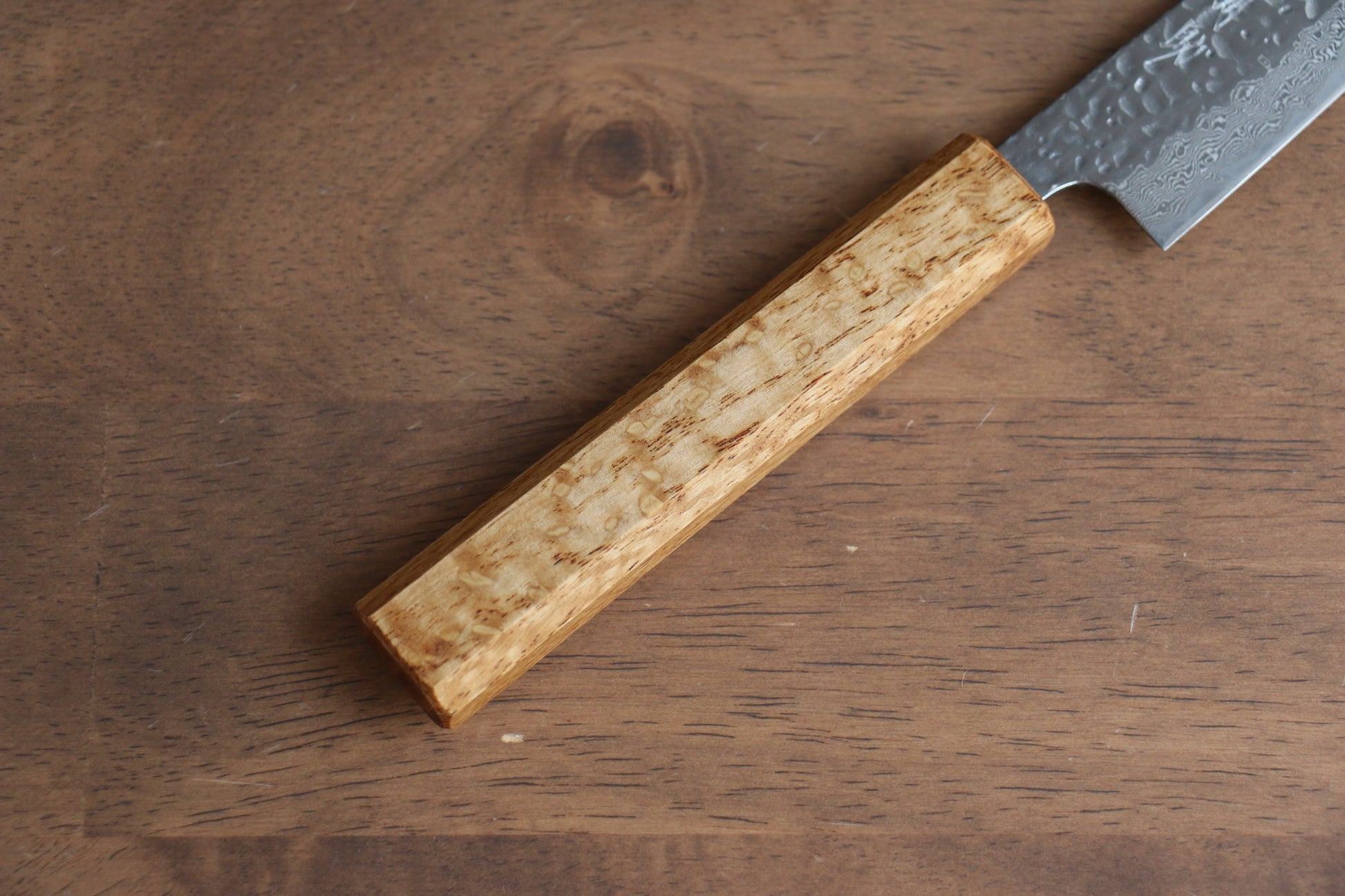 清助 月影 AUS10 磨き仕上げ 鎚目 ダマスカス ペティーナイフ  150mm 樫柄 - 清助刃物