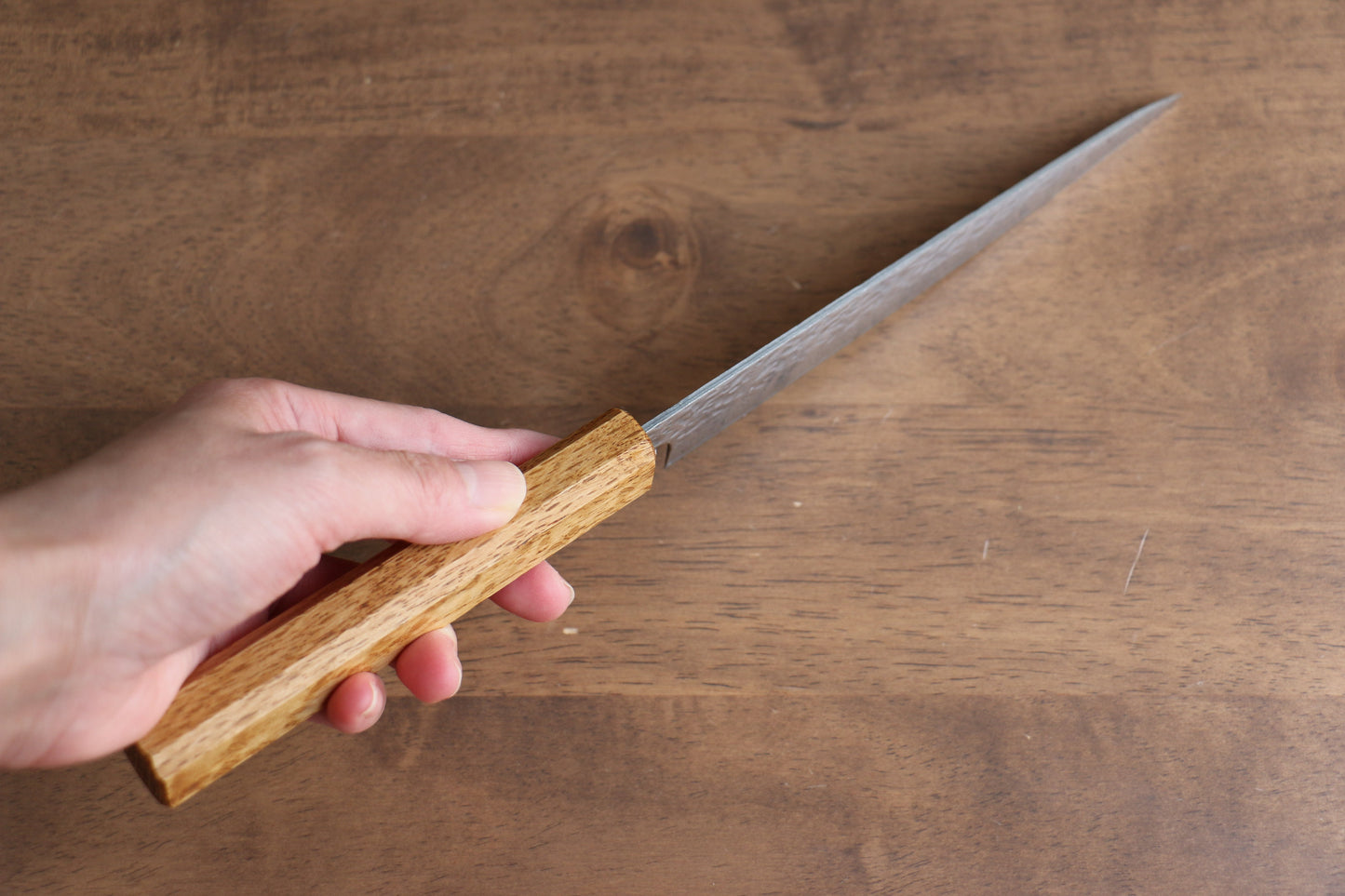 清助 月影 AUS10 磨き仕上げ 鎚目 ダマスカス ペティーナイフ  150mm 樫柄 - 清助刃物