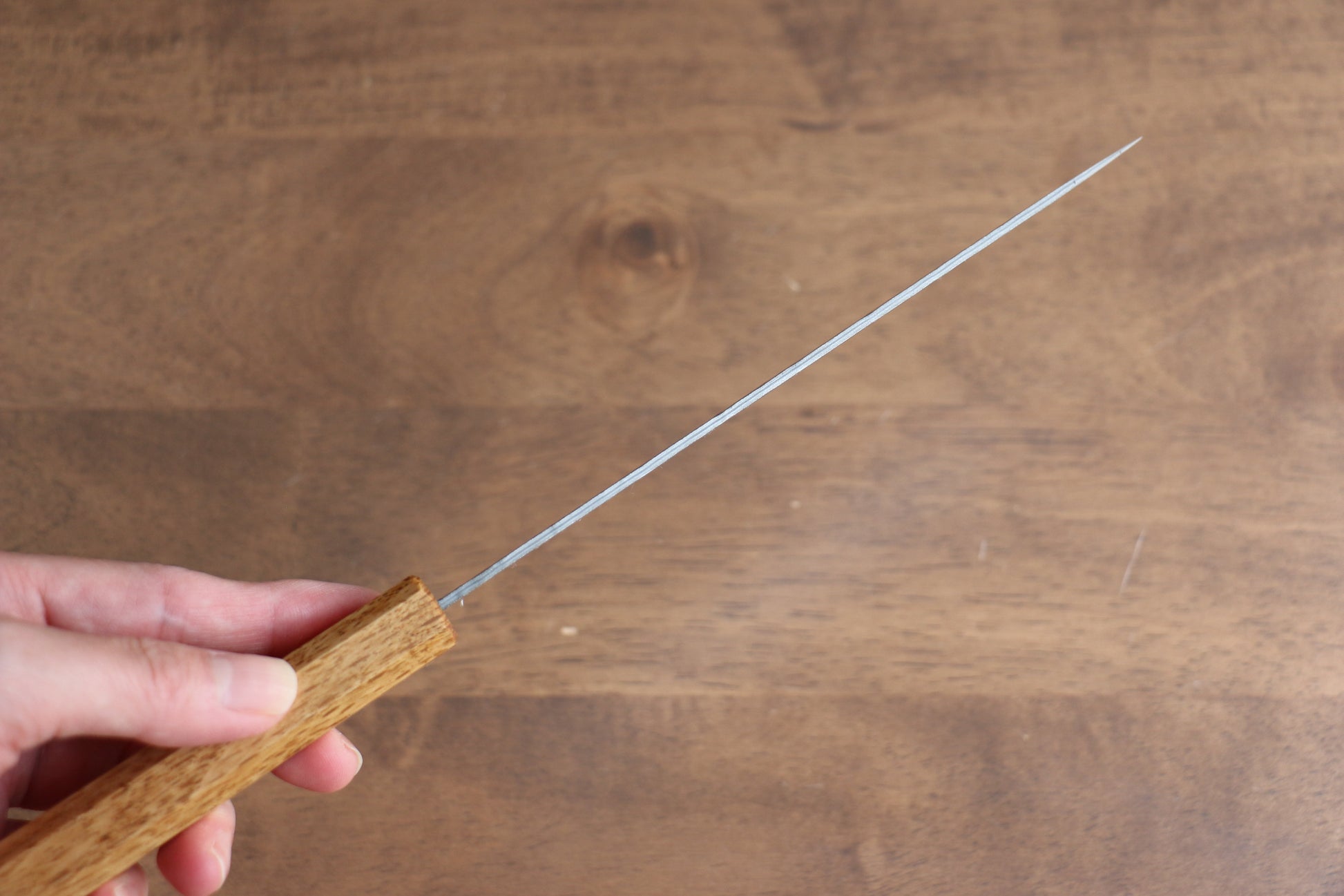 清助 月影 AUS10 磨き仕上げ 鎚目 ダマスカス ペティーナイフ  150mm 樫柄 - 清助刃物