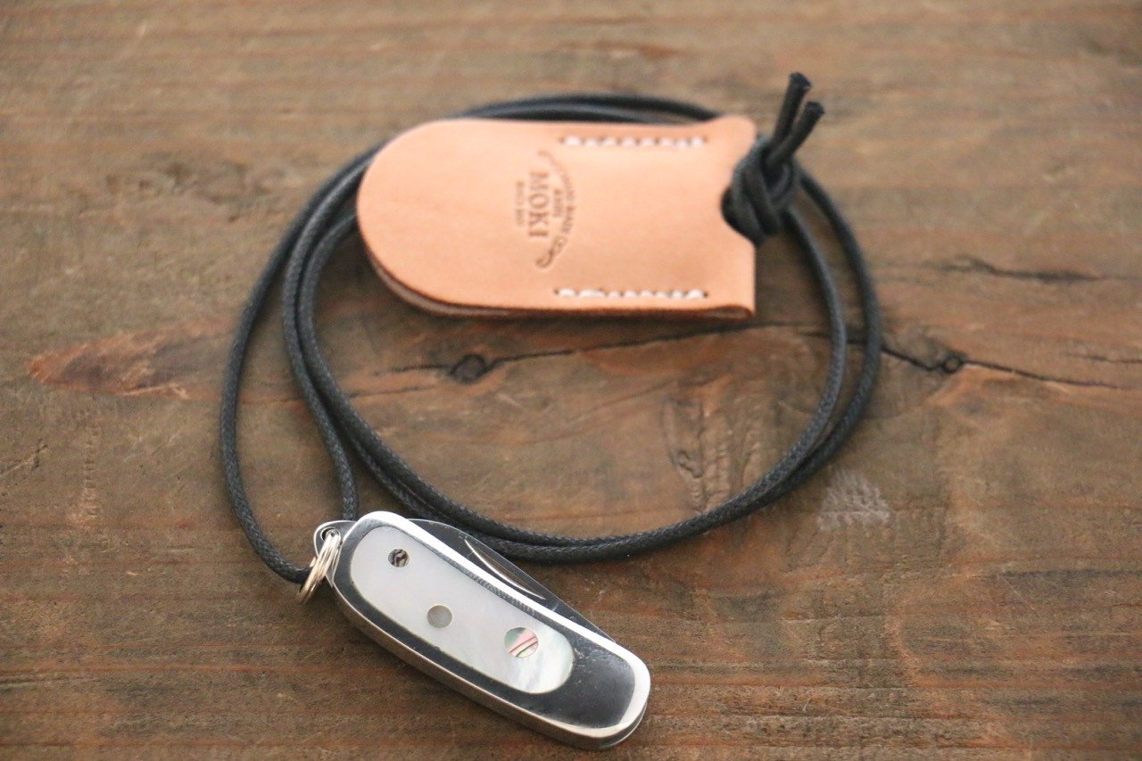 Moki Mini Pendant Pocket Knife w/ White Mother of Pearl and Abalone Circles - 清助刃物