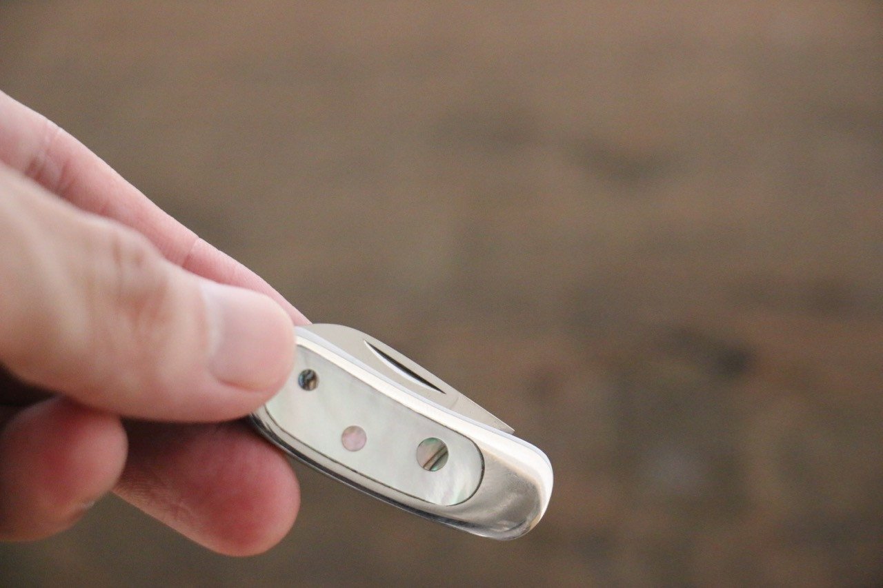 Moki Mini Pendant Pocket Knife w/ White Mother of Pearl and Abalone Circles - 清助刃物