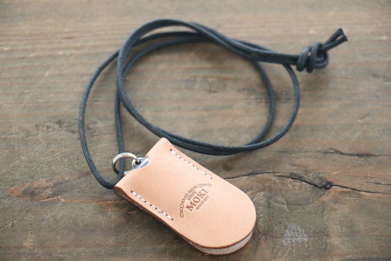 Moki Mini Pendant Pocket Knife w/ White Mother of Pearl and Abalone Circles - 清助刃物