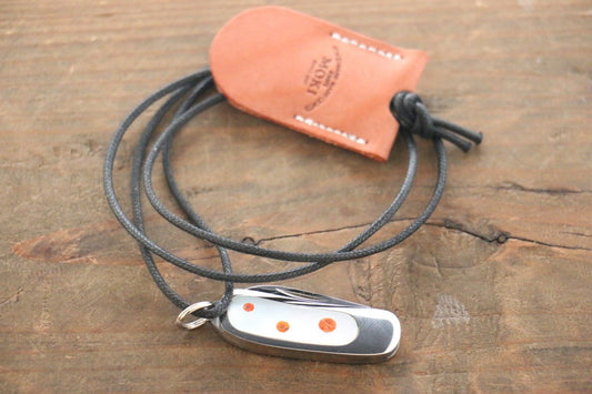 Moki Mini Pendant Pocket Knife w/ White Mother of Pearl and Apple Coral - 清助刃物