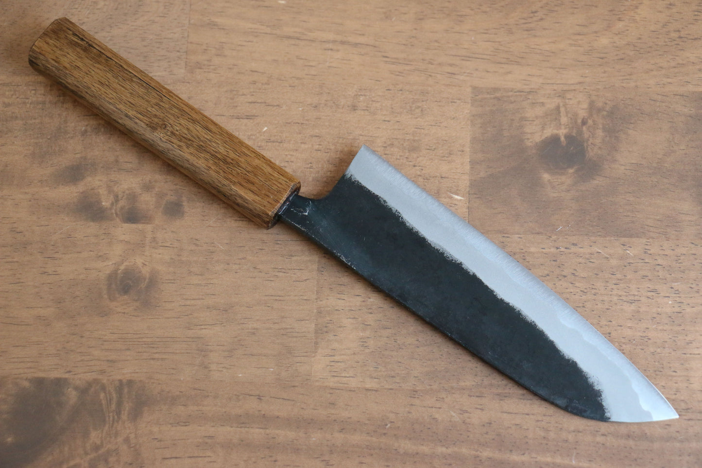 進藤恭平 青紙 黒仕上げ 三徳包丁 170mm 樫漆塗り柄 - 清助刃物