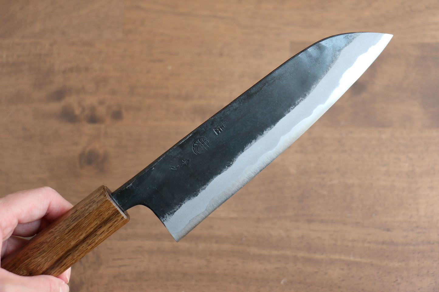 進藤恭平 青紙 黒仕上げ 三徳包丁 170mm 樫漆塗り柄 - 清助刃物