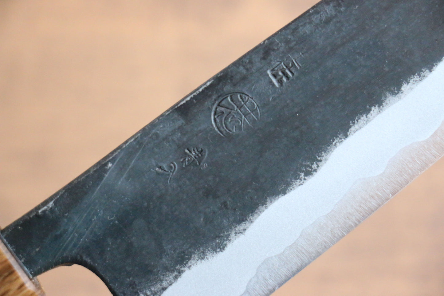 進藤恭平 青紙 黒仕上げ 三徳包丁 170mm 樫漆塗り柄 - 清助刃物