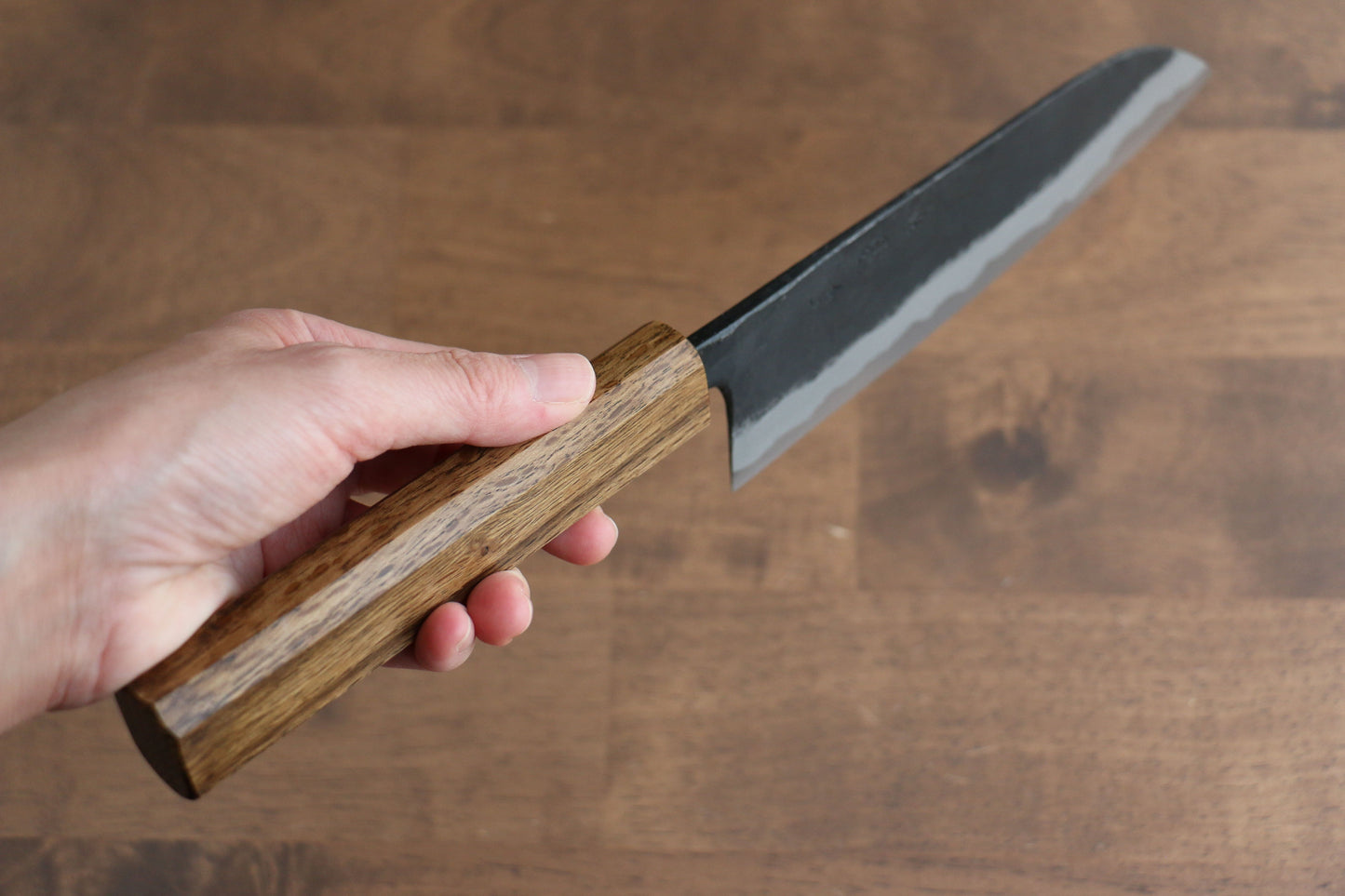 進藤恭平 青紙 黒仕上げ 三徳包丁 170mm 樫漆塗り柄 - 清助刃物