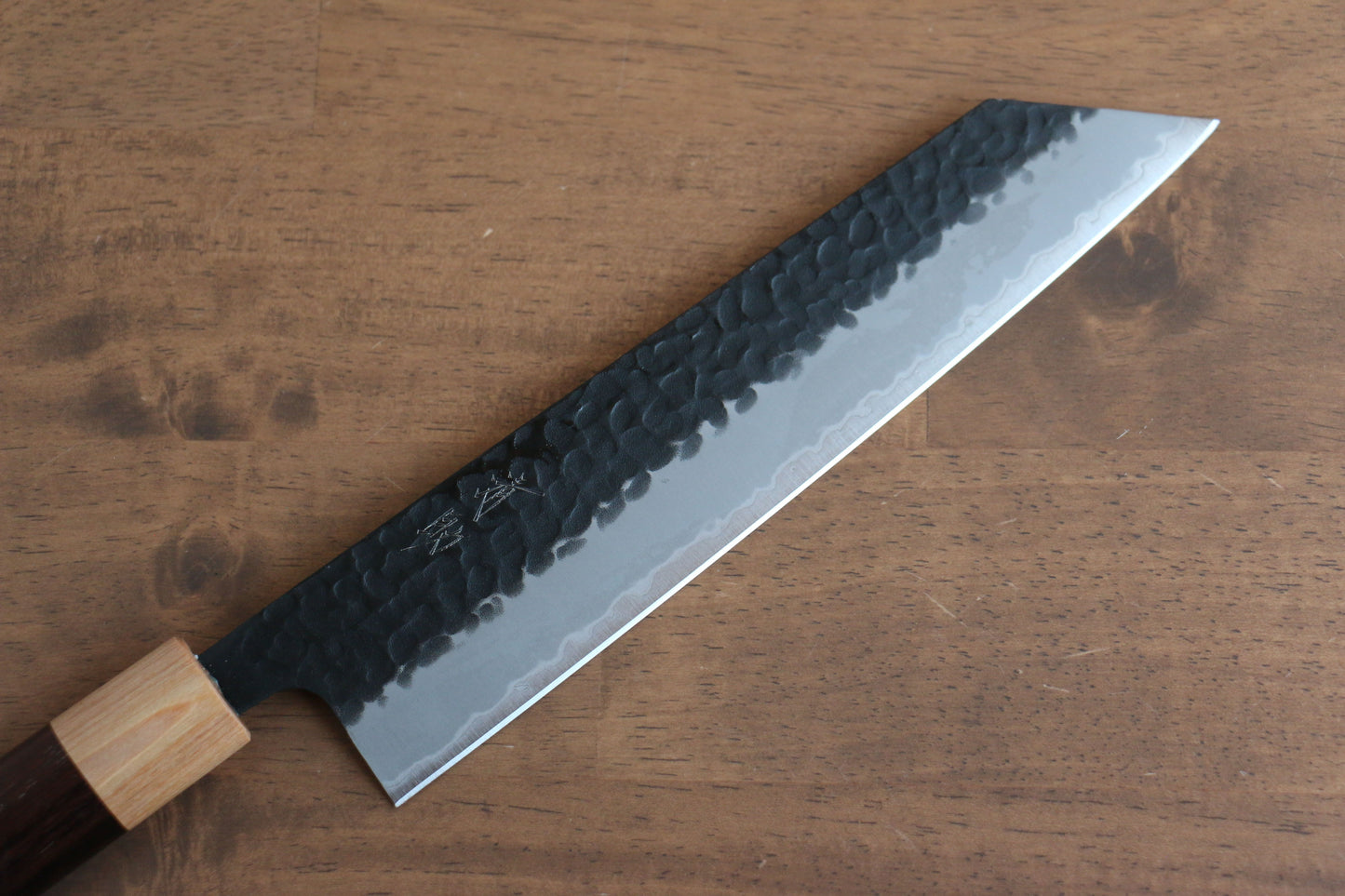 清助 青スーパー鋼 鎚目 黒打 切付包丁 210mm 紫檀柄 - 清助刃物